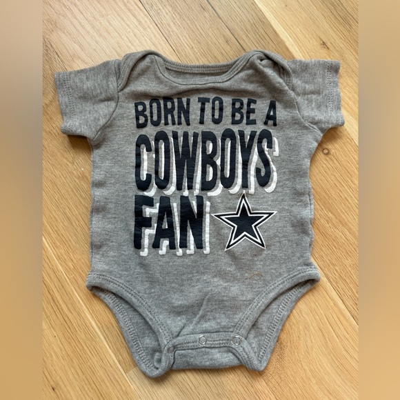NFL • 3 Pack of Cowboys Onesies • 0-3 Months - Picture 8 of 10
